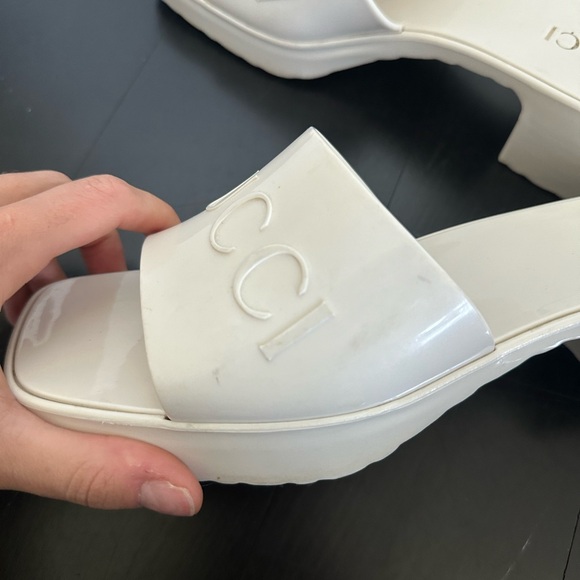 Gucci Women's Cream Slide Rubber Sandals - Picture 7 of 11